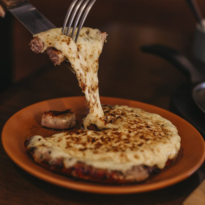 Basilio Steakhouse churrascaria em florianópolis - Linguiça artesanal com provolone
